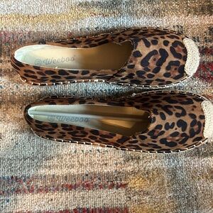 New in box Weeboo size 7 leopard suede espadrilles